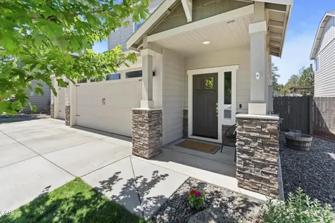 60865 SE Sweet Pea Drive Bend OR 97702