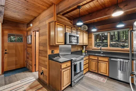 13737 Speedwell Black Butte Ranch OR 97759