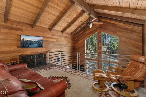 13737 Speedwell Black Butte Ranch OR 97759