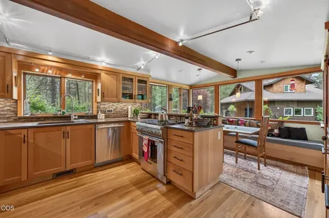 26359 SW Tamarack Lane Camp Sherman OR 97730