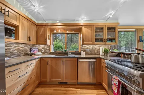 26359 SW Tamarack Lane Camp Sherman OR 97730