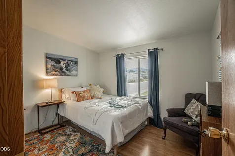 1570 S Peach Medford OR 97501