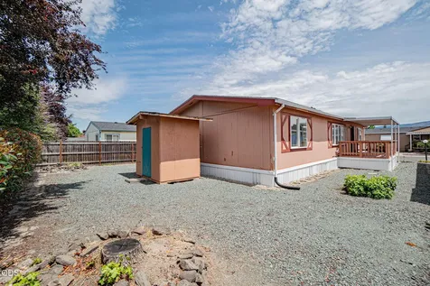 1570 S Peach Medford OR 97501