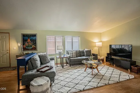1570 S Peach Medford OR 97501