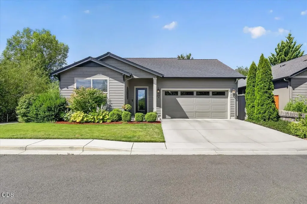 503 Antilles Lane Medford OR 97501