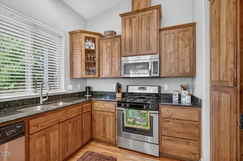 503 Antilles Lane Medford OR 97501