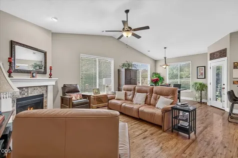 503 Antilles Lane Medford OR 97501