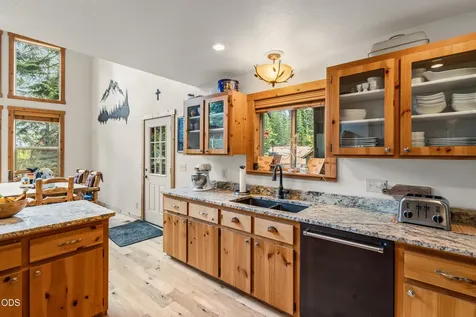 7608 Skycrest Drive Klamath Falls OR 97601