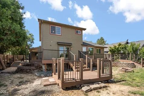 677 Cedar Wood Drive Eagle Point OR 97524