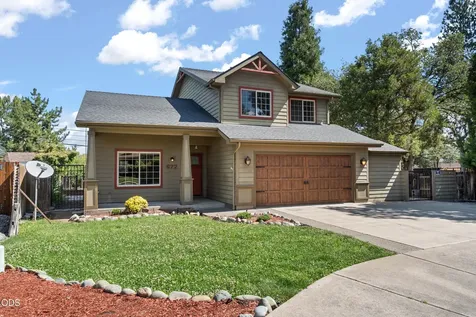 677 Cedar Wood Drive Eagle Point OR 97524