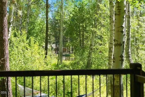 13569 Valerian Black Butte Ranch OR 97759