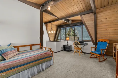 57165 Mink Lane Sunriver OR 97707