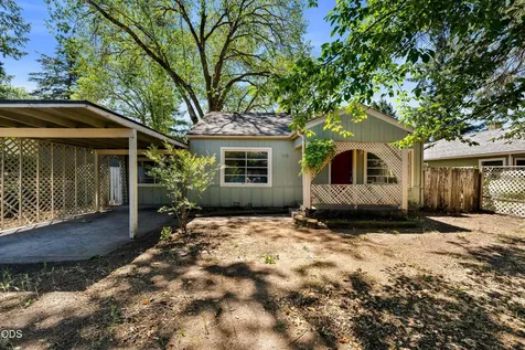 1711 SW J Street Grants Pass OR 97526