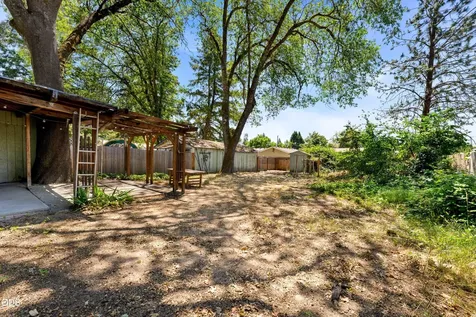 1711 SW J Street Grants Pass OR 97526