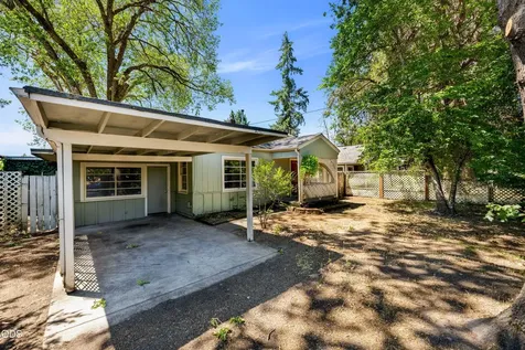 1711 SW J Street Grants Pass OR 97526