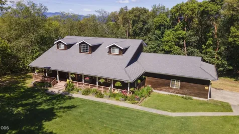 343 High Ridge Terrace Grants Pass OR 97526