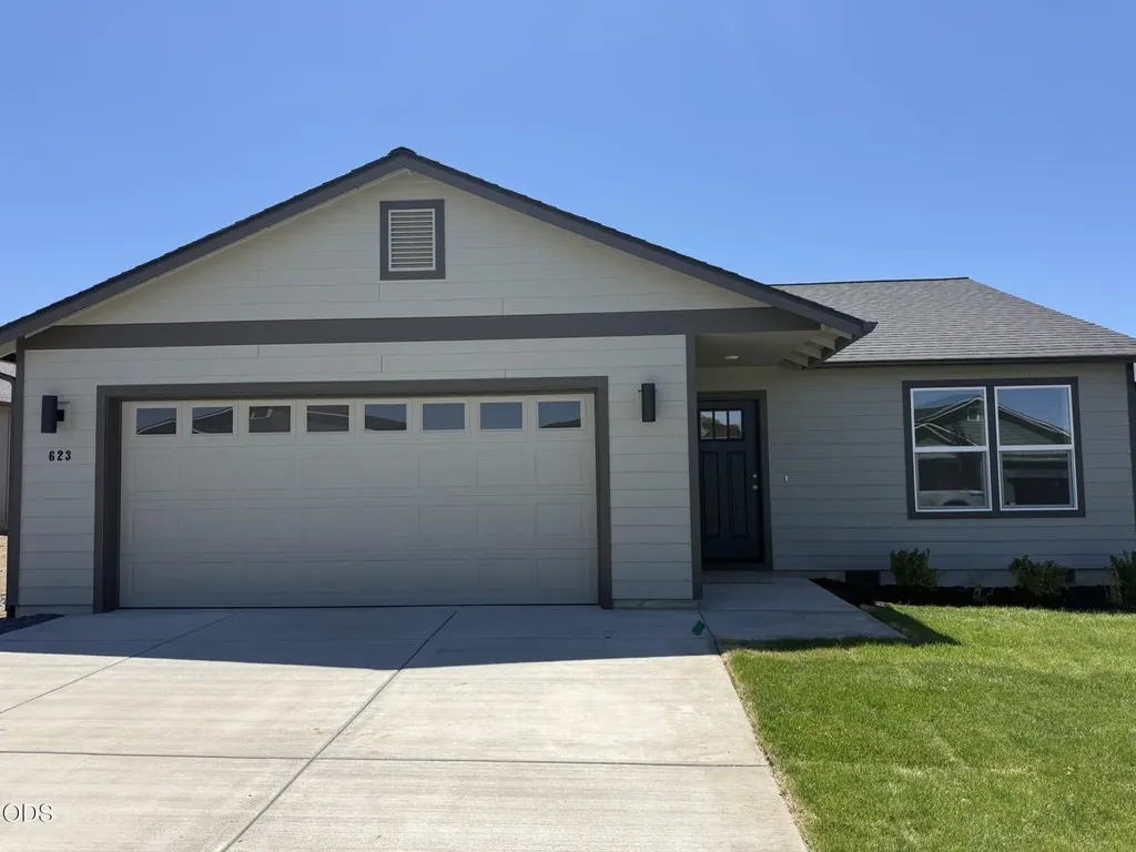 623 NE Mitchell Street Madras OR 97741