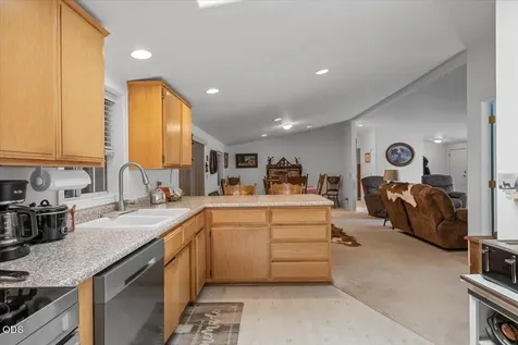 4624 S Pacific Highway Phoenix OR 97535