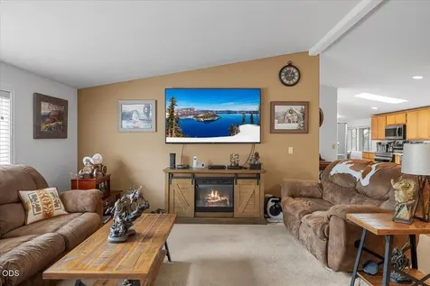 4624 S Pacific Highway Phoenix OR 97535