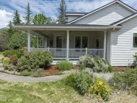279 Ridgefield Road Grants Pass OR 97527