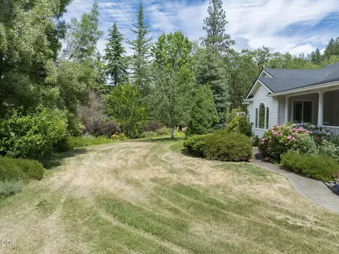 279 Ridgefield Road Grants Pass OR 97527