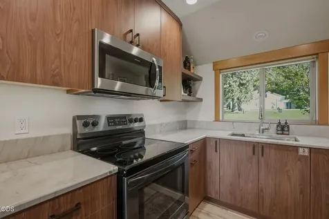 12900 Hawks Beard Black Butte Ranch OR 97759