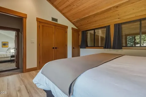 12900 Hawks Beard Black Butte Ranch OR 97759