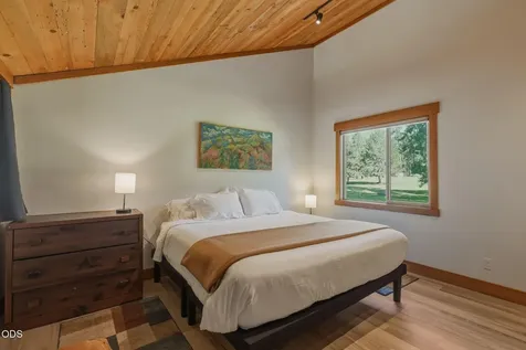 12900 Hawks Beard Black Butte Ranch OR 97759