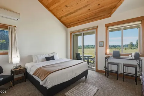 12900 Hawks Beard Black Butte Ranch OR 97759