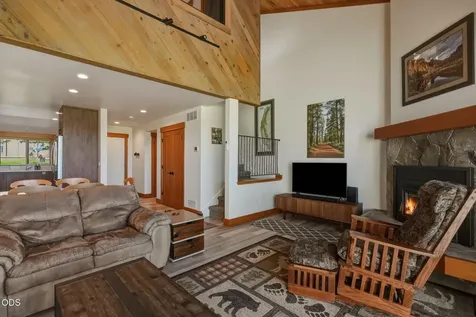 12900 Hawks Beard Black Butte Ranch OR 97759