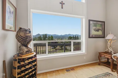 921 NE Beacon Drive Grants Pass OR 97526