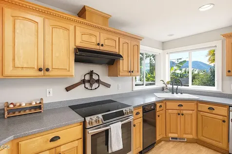 921 NE Beacon Drive Grants Pass OR 97526