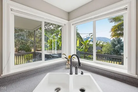 921 NE Beacon Drive Grants Pass OR 97526