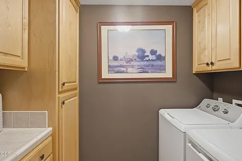 921 NE Beacon Drive Grants Pass OR 97526