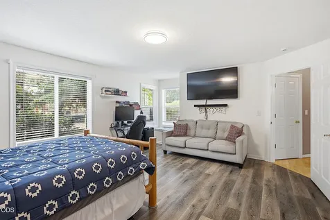 921 NE Beacon Drive Grants Pass OR 97526