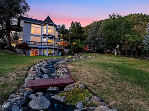 921 NE Beacon Drive Grants Pass OR 97526