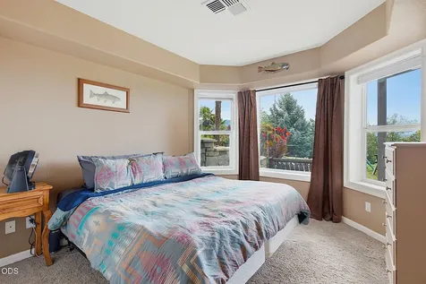 921 NE Beacon Drive Grants Pass OR 97526