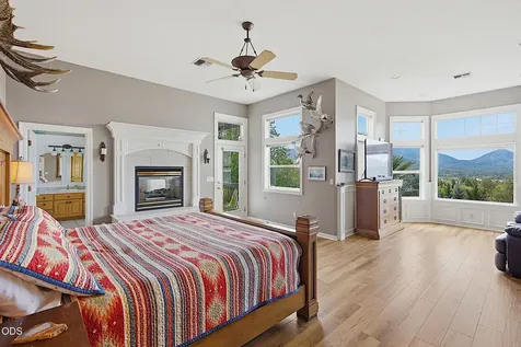 921 NE Beacon Drive Grants Pass OR 97526