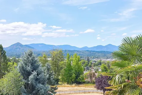 921 NE Beacon Drive Grants Pass OR 97526