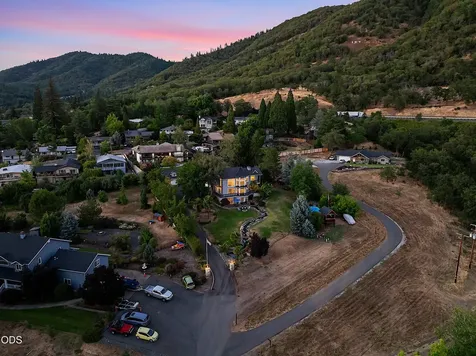 921 NE Beacon Drive Grants Pass OR 97526