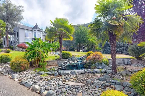 921 NE Beacon Drive Grants Pass OR 97526