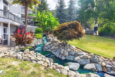 921 NE Beacon Drive Grants Pass OR 97526