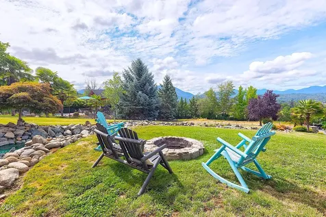921 NE Beacon Drive Grants Pass OR 97526