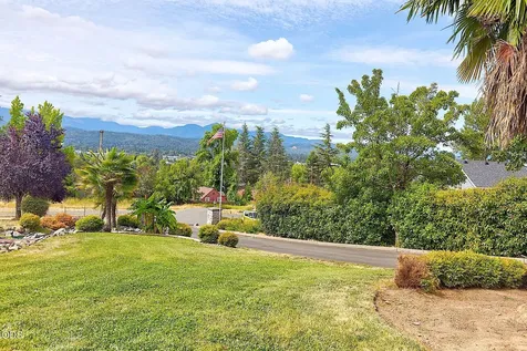 921 NE Beacon Drive Grants Pass OR 97526