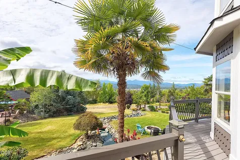 921 NE Beacon Drive Grants Pass OR 97526
