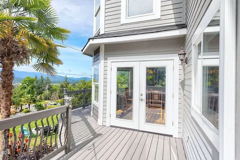 921 NE Beacon Drive Grants Pass OR 97526