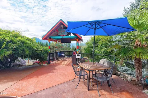 921 NE Beacon Drive Grants Pass OR 97526