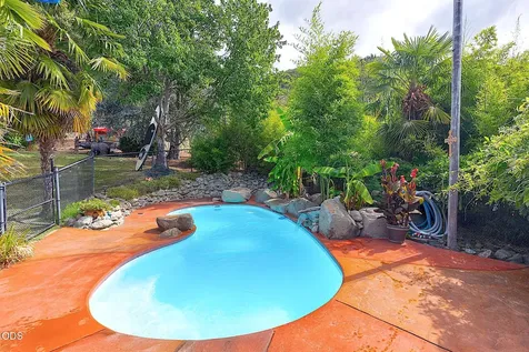 921 NE Beacon Drive Grants Pass OR 97526