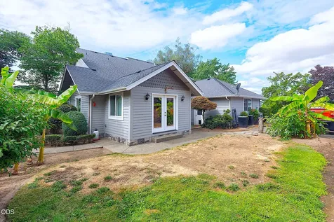 921 NE Beacon Drive Grants Pass OR 97526