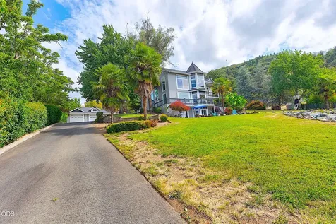 921 NE Beacon Drive Grants Pass OR 97526